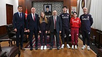Riyad 2025’te Balıkesir’i Gururlandıran Sporculara Vali Ustaoğlu’ndan Tebrik