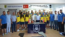 Gürespor'da Kadın Basketbolcular imzaları attı - haberi