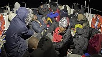 Yunan’ın ittiği düzensiz 30 Göçmeni, Sahil Güvenlik Ekipleri kurtardı  - haberi