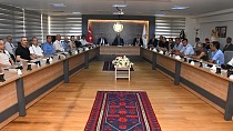 BASKİ, muhtarlarla, mahallelerin su problemini görüşüyor