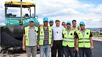 Başkan Akın, sıcak asfalt serim çalışmalarını yerinde inceledi