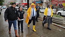 Edremit Belediye Başkanı Mehmet Ertaş, yağmurla mücadelede sahada / 24.05.2024 CUMA