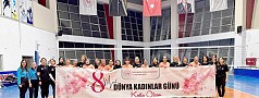 8 MART COŞKUSU PARKEDE, ‘EVİNİN SULTANLARI SAHADA…’