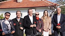 UĞUR MUMCU AYVALIK’TAKİ EVİNİN ÖNÜNDE ANILDI / 25.01.2023 ÇARŞAMBA