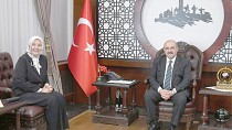 AİLE VE SOSYAL HİZMETLER BAKAN YARDIMCISI YENİGÜN’DEN VALİ USTAOĞLU’NA ZİYARET