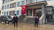 JANDARMA EKİPLERİMİZ, ÇOCUKLARIMIZIN GÜVEN İÇERİSİNDE EĞİTİMLERİNE DEVAM ETMELERİNE YÖNELİK ÇALIŞMALARINA ARALIKSIZ DEVAM EDİYOR