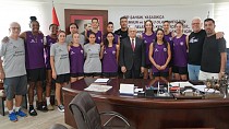 ASLAN YOL BURHANİYE BELEDİYESPOR KADIN BASKETBOL TAKIMINDAN BAŞKAN DEVECİLER’E ZİYARET