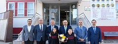 BALIKESİR VALİSİ USTAOĞLU, OKUL ZİYARETLERİNE DEVAM EDİYOR