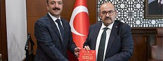BALIKESİR VALİSİ USTAOĞLU’NA ANLAMLI ESER