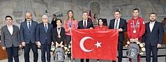 BAŞKAN AKIN, MİLLİ SPORCULARI AĞIRLADI!