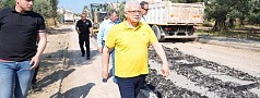 BAŞKAN DEVECİLER BÜYÜKŞEHİR BELEDİYESİ TARAFINDAN BAŞLATILAN PELİTKÖY SAHİL YOLU ÇALIŞMALARINI YERİNDE İNCELEDİ