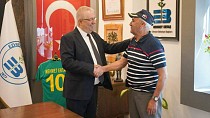 BAŞKAN ERTAŞ, VATANDAŞLARLA BAYRAMLAŞTI
