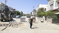 BURHANİYE BELEDİYESİ FEN İŞLERİ EKİPLERİ ÇALIŞMALARINI SÜRDÜRÜYOR