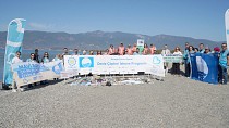 BÜYÜKŞEHİR’DEN ALTINKUM’DA KAPSAMLI KIYI TEMİZLİĞİ