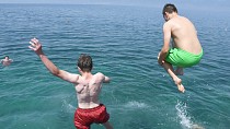 BÜYÜKŞEHİR’İN PROJESİYLE GENÇLER DENİZİN TADINI ÇIKARDI