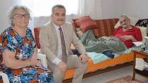 EDREMİT KAYMAKAMI ODABAŞ’TAN BABALAR GÜNÜ’NDE ŞEHİT BABALARINA ANLAMLI ZİYARET