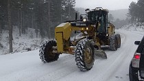 Edremit Yenice yolunda karla mücadele çalışmaları yapılıyor - haberi