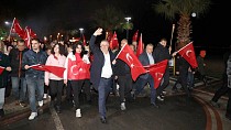 EDREMİT’TE CUMHURİYET BAYRAMI COŞKUSU YAĞMURA RAĞMEN DİNMEDİ