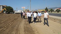EDREMİT’TE TRAFİĞİ RAHATLATACAK YAN YOL ÇALIŞMASI