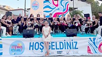 AYVALIK BELEDİYESİ KURSİYERLERİNDEN KEREMKÖY FESTİVALİ’NDE GÖZ DOLDURAN GÖSTERİ