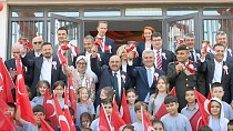 VALİ USTAOĞLU İLK DERS ZİLİNİ ÇALDI