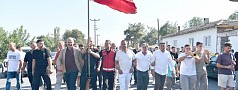 İVRİNDİ’DE AHMET AKIN’A DAVULLU ZURNALI KARŞILAMA