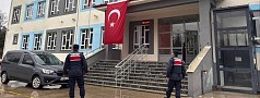 JANDARMA EKİPLERİMİZ, ÇOCUKLARIMIZIN GÜVEN İÇERİSİNDE EĞİTİMLERİNE DEVAM ETMELERİNE YÖNELİK ÇALIŞMALARINA ARALIKSIZ DEVAM EDİYOR