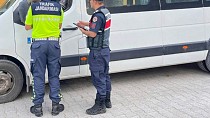 JANDARMA EKİPLERİMİZİN OKUL ÇEVRELERİ VE OKUL SERVİS ARAÇLARI DENETİMLERİ SÜRÜYOR!