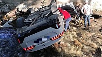 KIZILKEÇİLİ'DE KONTROLDEN ÇIKAN ARAÇ DEREYE UÇTU!