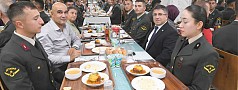 REKTÖR OĞURLU, GAZİLER GÜNÜ PROGRAMINA KATILDI