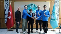ŞAMPİYON TAEKWONDOCULARDAN REKTÖR OĞURLU’YA ZİYARET!
