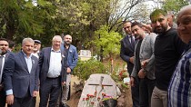 TUNCEL KURTİZ, EDREMİT’TE KABRİ BAŞINDA ANILDI...
