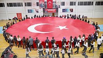 AYVALIK’TA CUMHURİYET COŞKUSU SALONLARA SIĞMADI
