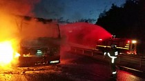 Alev alan kamyon ormanı da yakıyordu  - haberi