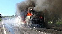 Anzakları taşıyan tur otobüsü yandı  - haberi