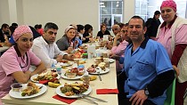 Ayvalık Devlet Hastanesi Tıp Bayramı'nı yemekle kutladı - haberi