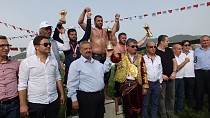 Burhaniye Güreşlerinde Fatih Atlı başpehlivan oldu - haberi