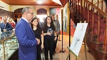 Burhaniye’de iki kız kardeş resim sergisi açtı - haberi