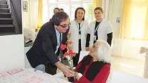 Burhaniye’de sağlıkçılar yaşlıları ziyaret etti  - haberi