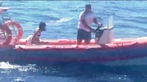 Denizde sürüklenen kadını itfaiye cankurtaran botu kurtardı - haberi