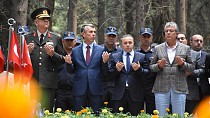 Edremit’te 15 Temmuz Milli Birlik ve Demokrasi Günü etkinlikleri şehitlik ziyareti ile başladı  - haberi