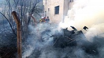 Edremit’te mahalleyi ateşten itfaiye kurtardı - haberi