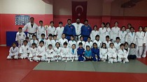 Milli judocular Bigadiç'te genç judoculara eğitim verdi  - haberi