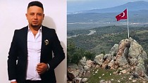 MUHTAR KÖYÜN ZİRVESİNE BAYRAK DİKTİ - haberi