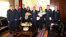 Polisler Vali Yazıcı'yı ziyaret etti  - haberi