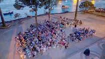 YILDIZLAR ALTINDA SİNEMA KEYFİ AYVALIK’TA BAŞLIYOR